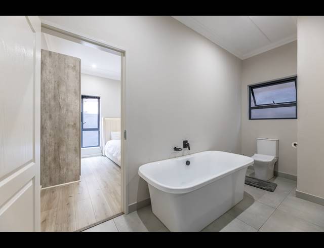 2 BEDROOM APARTMENT FOR SALE IN BRYANSTON